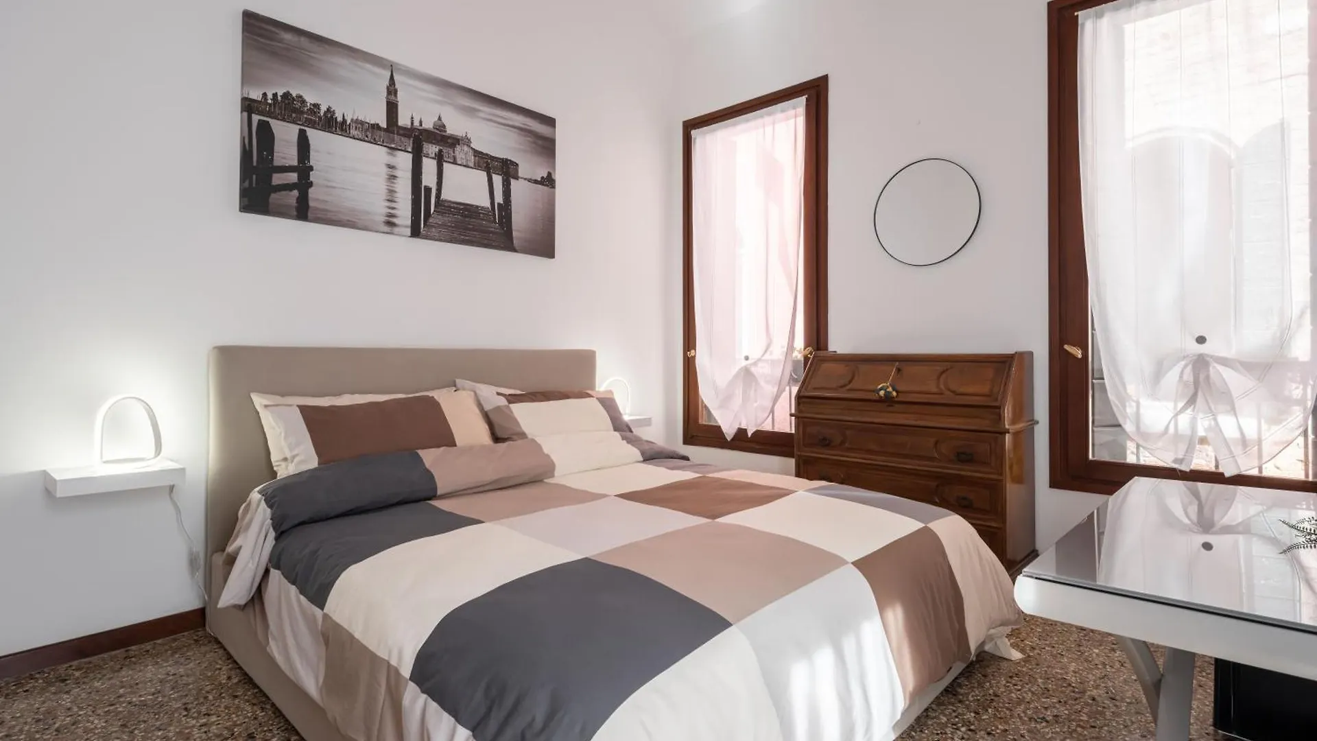Suite Terrazza Con Idromassaggio Veneza 0*,  Itália